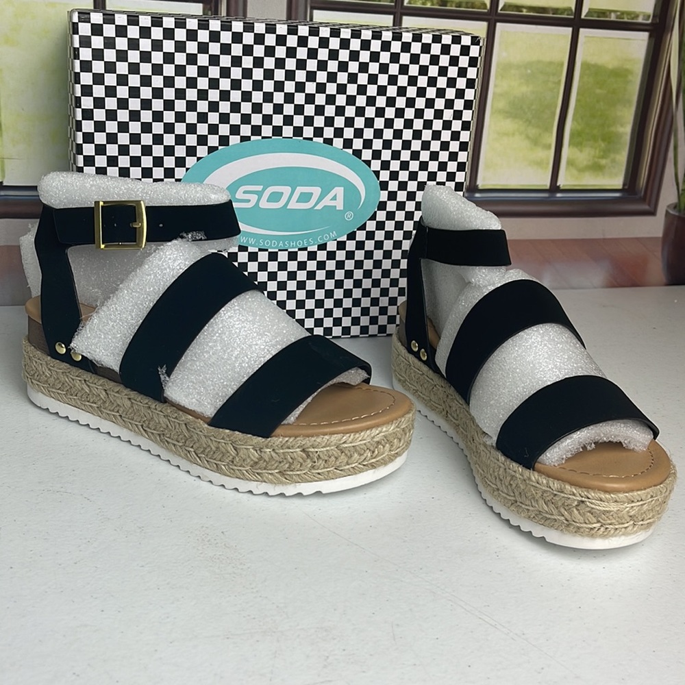 SODA Bruce Style Black Ankle Banded Flats